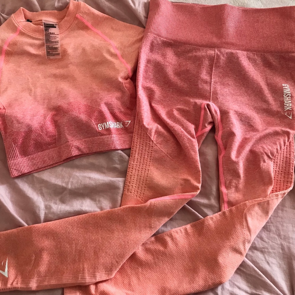 Worn once! Gymshark Ombre Top and Bottom (size XS)